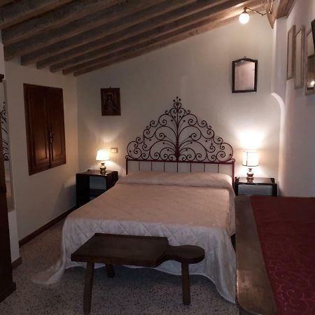 Dolce Rosa ♡ Centro Storico Bed & Breakfast ซานเซโปลโกร ภายนอก รูปภาพ